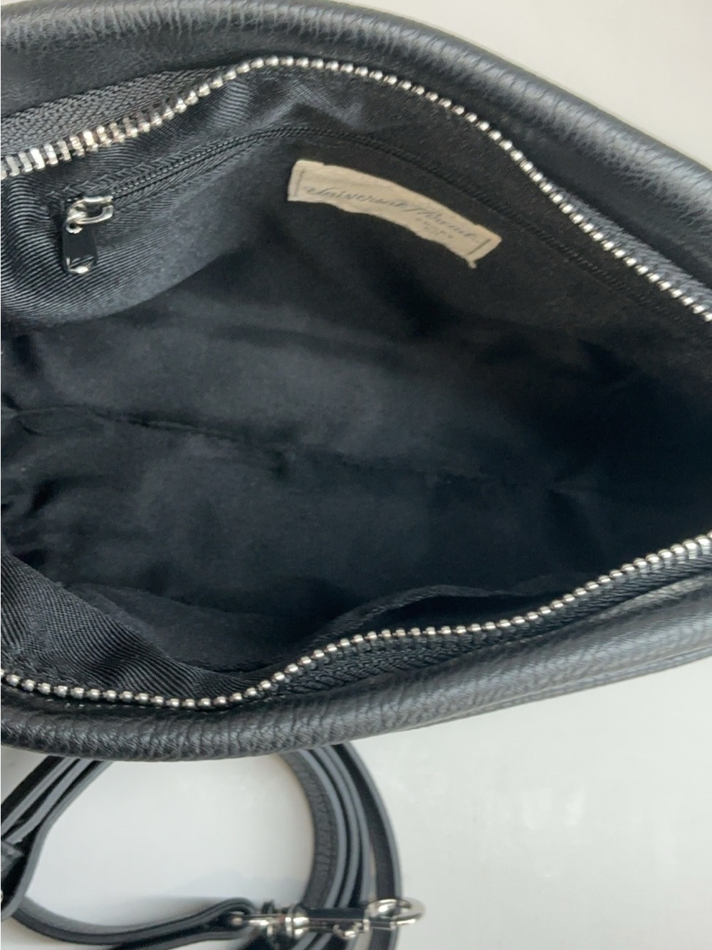 Universal Thread Fashion Crossbody Black Bag. - Picture 9 of 10
